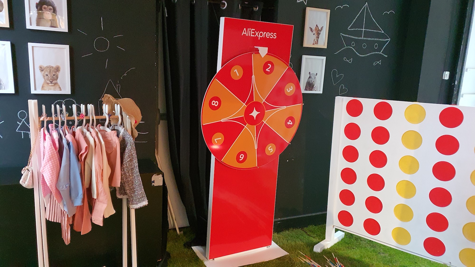A look at the technology behind the AliExpress Pop-up Store - Altavia  Shoppermind
